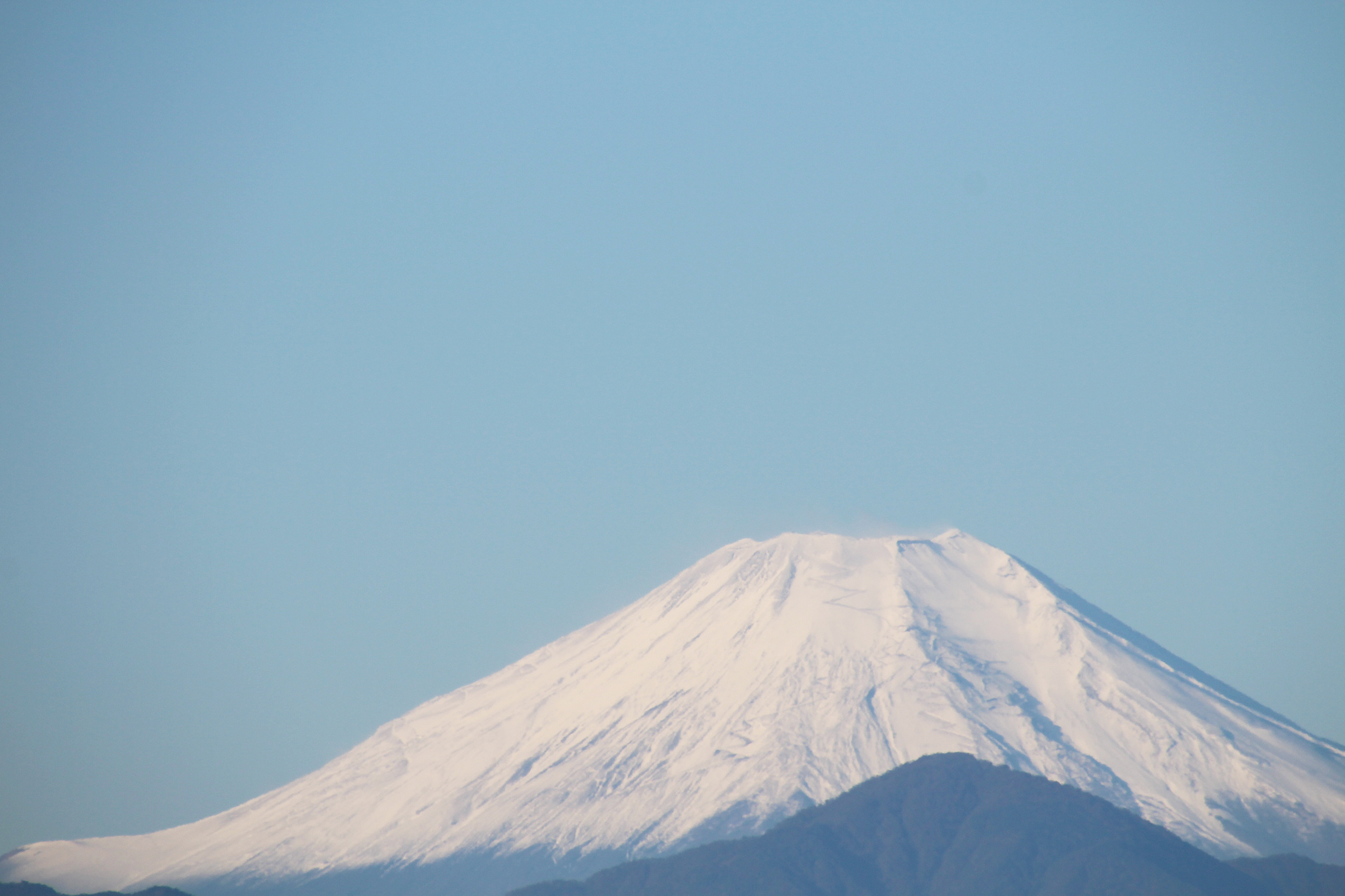 富士山が​雪化粧をしてました。